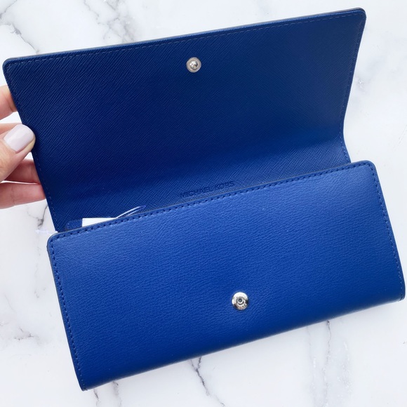 SALE‼️‼️ Michael kors large flap wallet carryall - Picture 4 of 8